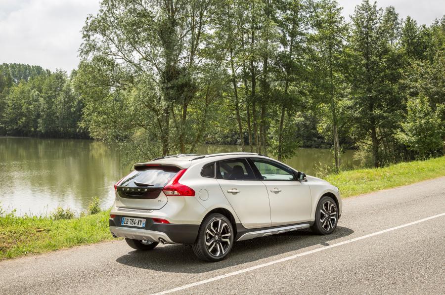  Volvo V40 D3 Cross Country 2016 года  (WW) (фото 28 из 33)